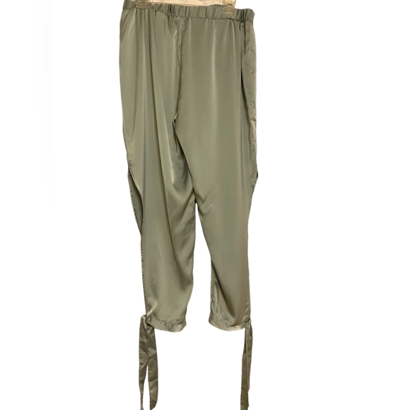 SHEIN Sage Green Satin Knotted Side Belted Pants - Size XL 🌿 - Picture 4 of 12